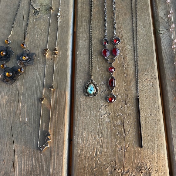 Collection of 15 Vintage and Modern Costume Jewelry Necklaces - Picture 7 of 15